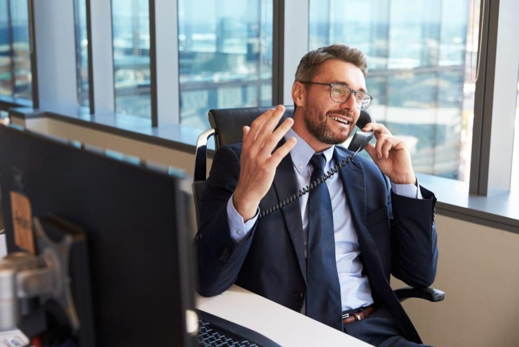 پیگیری مشتری پس از اولین تماس برای افزایش فروش